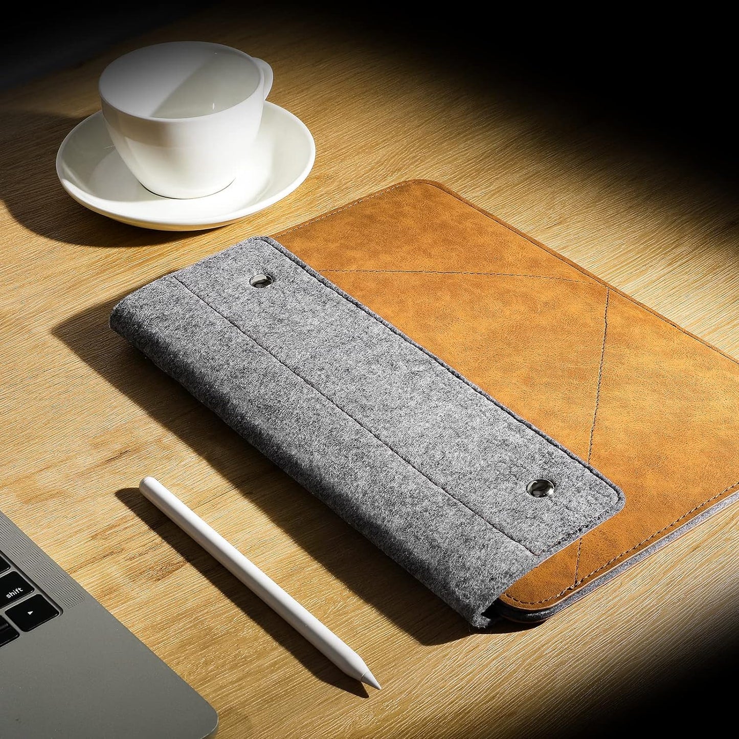 Custodia per Ipad Air 5/4 10.9, Galaxy Tab S8 11", Ipad 9A Gen 10.2", Surface Go 2 10.5" 2020, Ipad PRO 11 2021, Ipad PRO 10.5/9.7, Case in Feltro E Pelle PU, Durevole, Grigio & Marrone