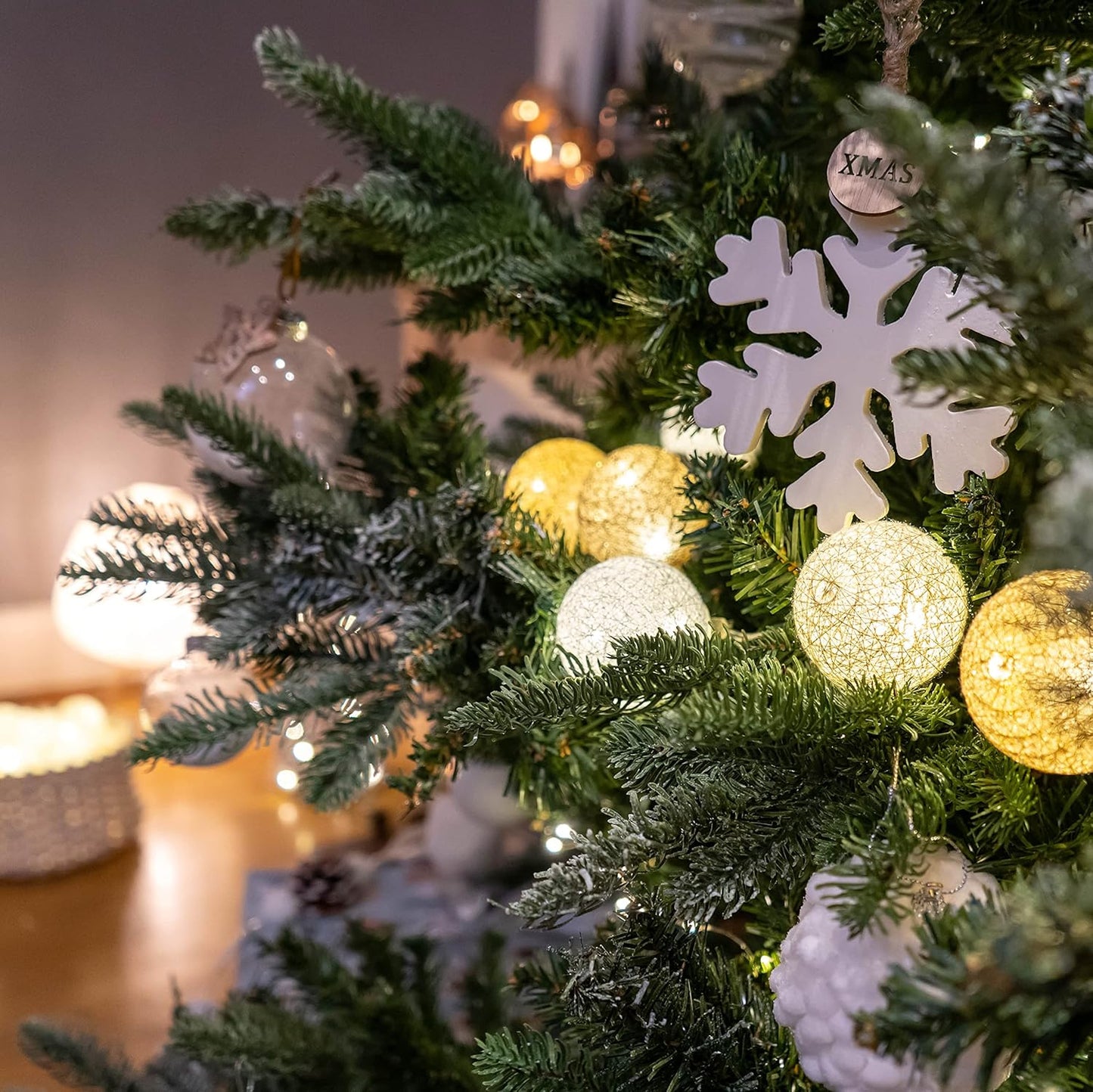 Ghirlanda Luminosa Con Sfere Di Cotone LED USB, Telecomando Senza Fili, Luce Notturna per Bambini, 2 Ore, Adattatore Di Rete 2 A, 4 Intensità – 16 Sfere Da 1,6 M – Radiance