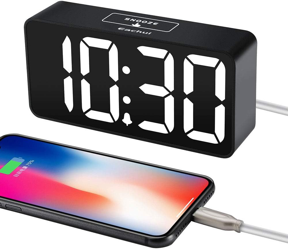 Sveglia Digitale a LED Con Porta Di Ricarica USB, Display Con Cifre Grandi, Luminosità E Volume Regolabili, Snooze, 12/24HR, Orologio Digitale Alimentato a Rete (Bianco E Nero)