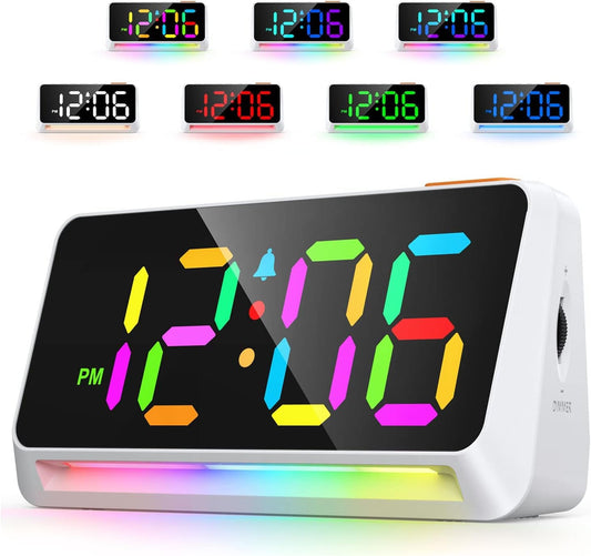 Sveglia digitale, sveglia con luce, orologio digitale con display a colori con funzionamento a corrente e luminosità regolabile, suono di allarme forte, caricatore USB, funzione snooze per decorare la camera da letto